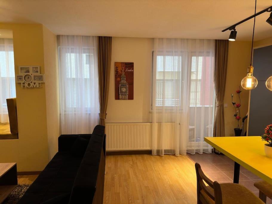 Ora-Prn,Peaceful Central Apartment Pristina Extérieur photo